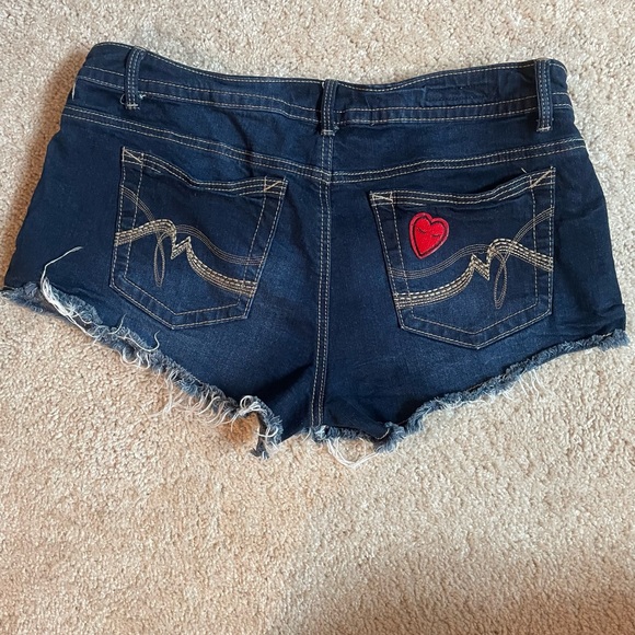 Beautiful low waist Jean shorts. Perfect for the summer.. - Picture 4 of 4